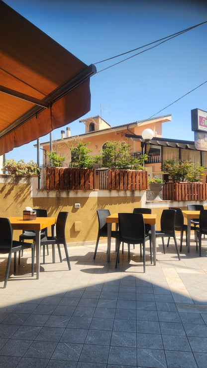 patio.jpg__PID:166e9b16-f104-456a-97c8-1d27deceeb8b