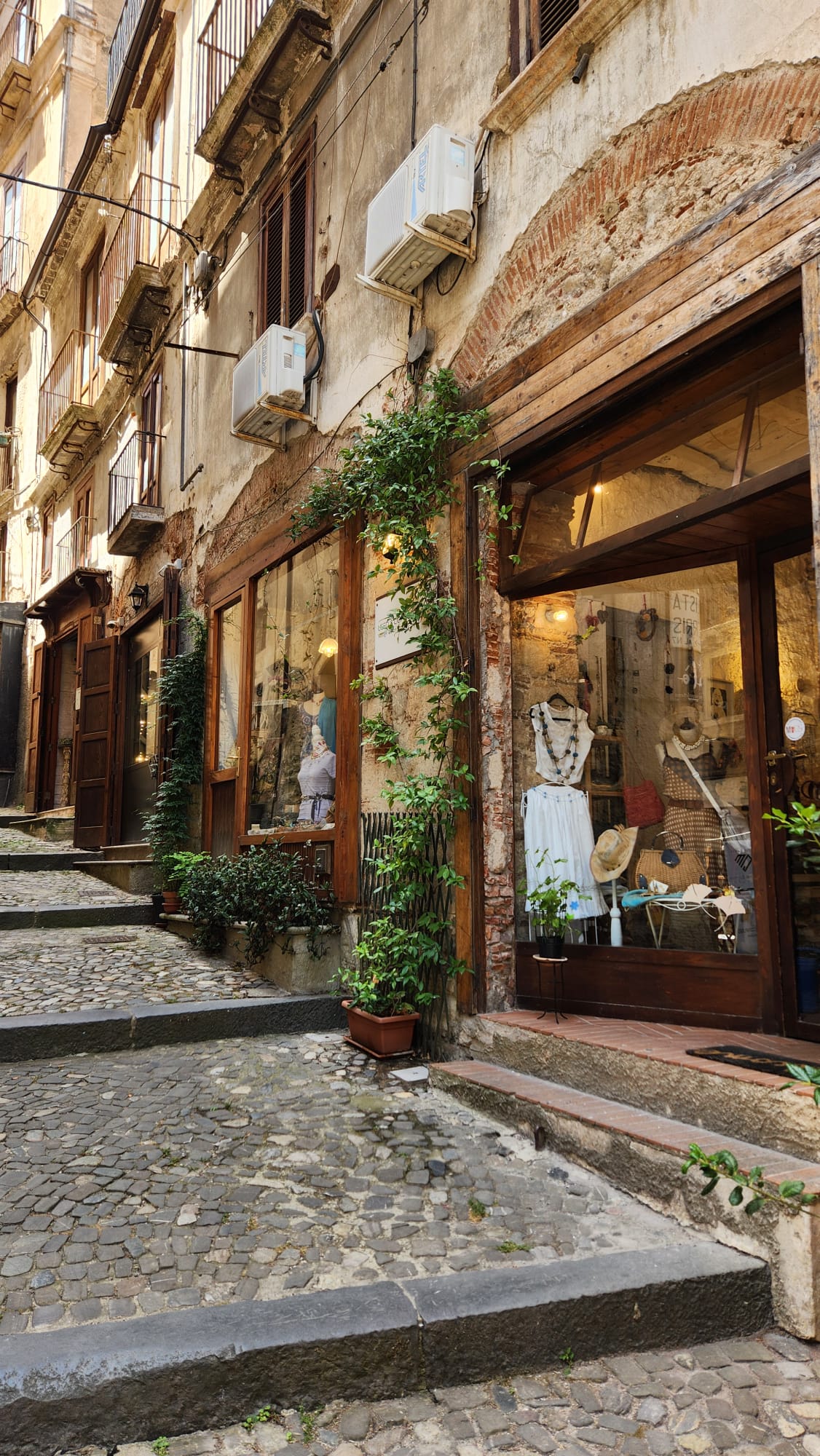 town-shopping-steps.jpeg__PID:5c878d77-4acd-4208-af3b-9286d828b480