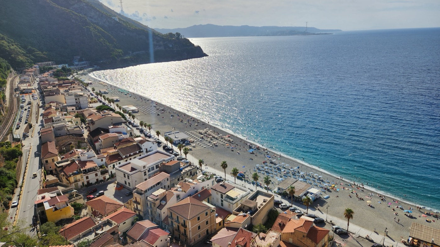 Day 3 · Sunday · A Sunday in Scilla
